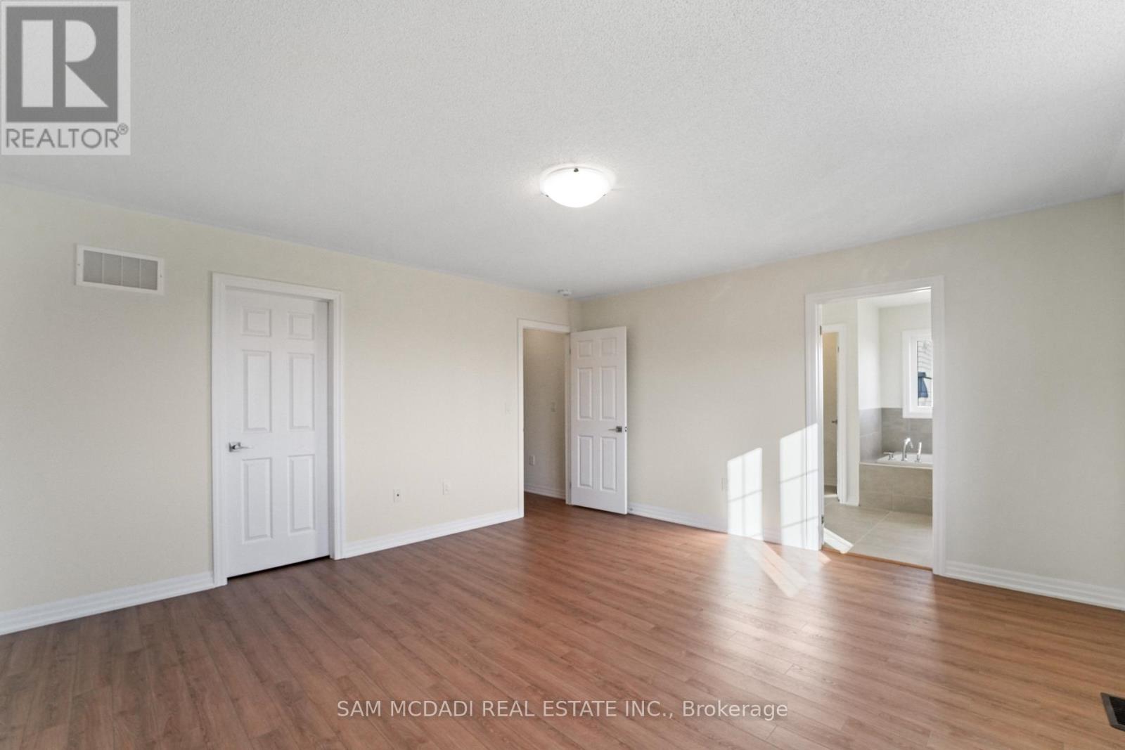 37 Southbury Manor (Upper) Drive, Caledon, Ontario L7E 1X7 - Photo 23 - W12595996