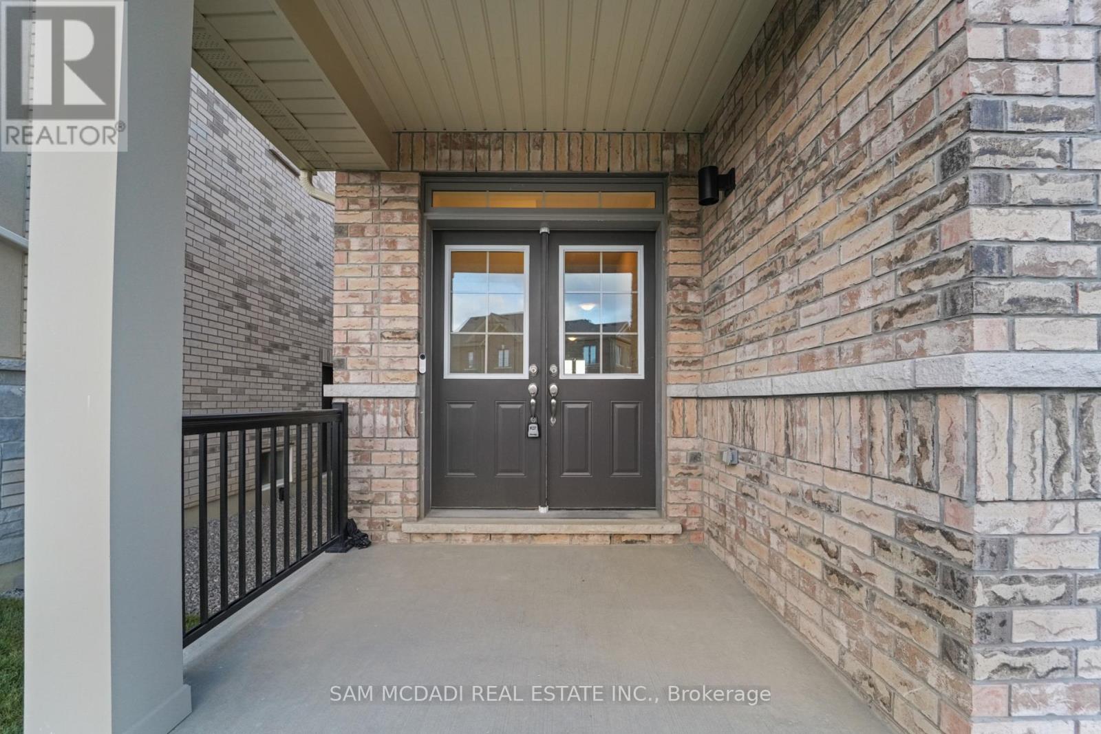 37 Southbury Manor (Upper) Drive, Caledon, Ontario L7E 1X7 - Photo 3 - W12595996