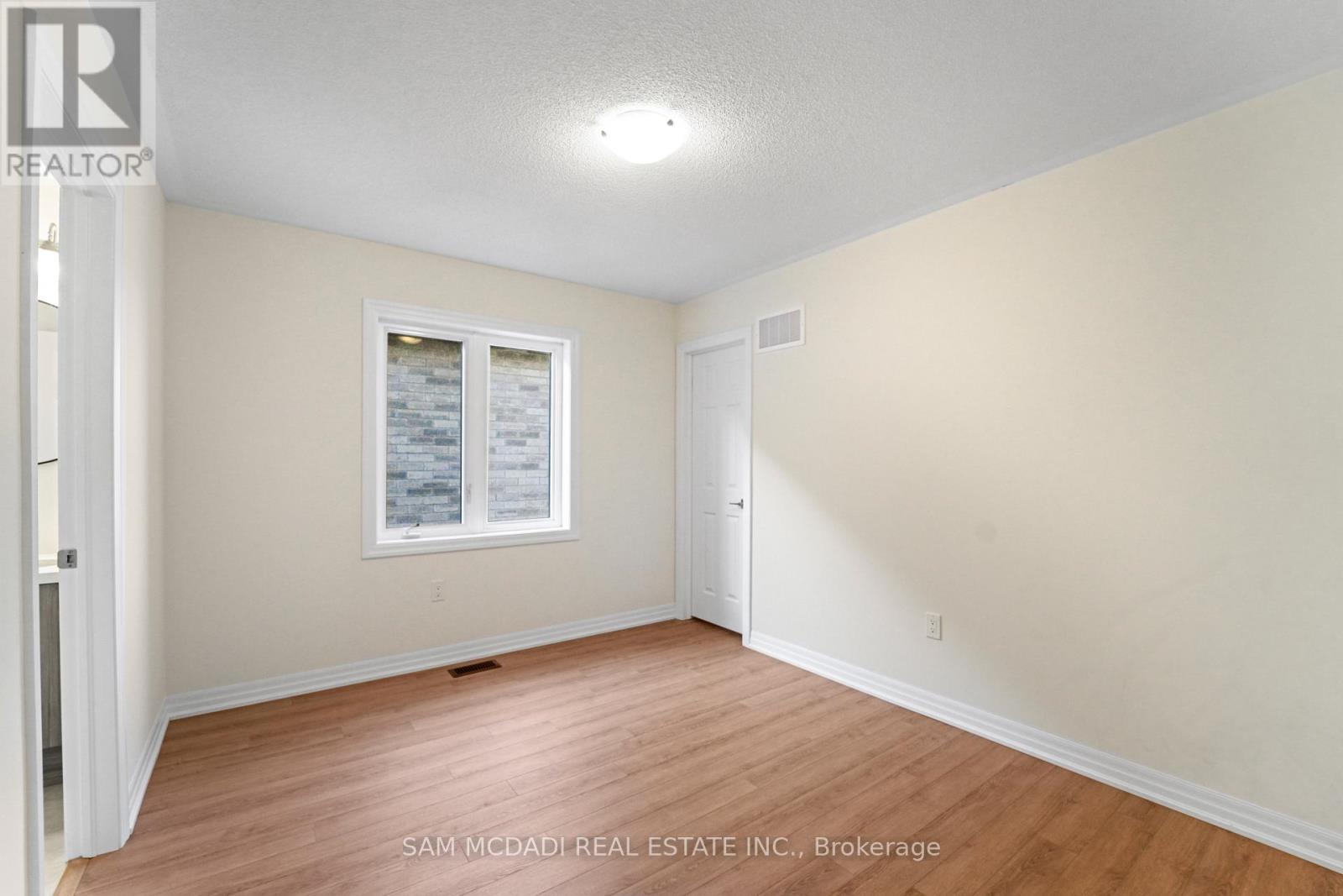 37 Southbury Manor (Upper) Drive, Caledon, Ontario L7E 1X7 - Photo 30 - W12595996