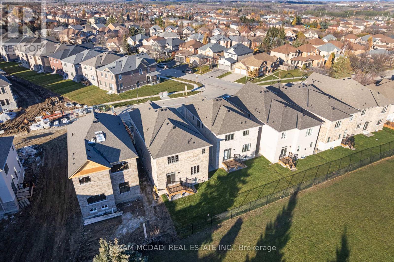 37 Southbury Manor (Upper) Drive, Caledon, Ontario L7E 1X7 - Photo 40 - W12595996