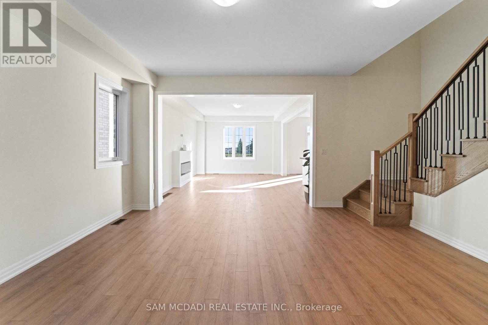 37 Southbury Manor (Upper) Drive, Caledon, Ontario L7E 1X7 - Photo 5 - W12595996