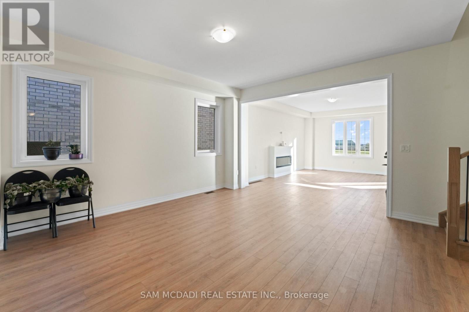 37 Southbury Manor (Upper) Drive, Caledon, Ontario L7E 1X7 - Photo 6 - W12595996