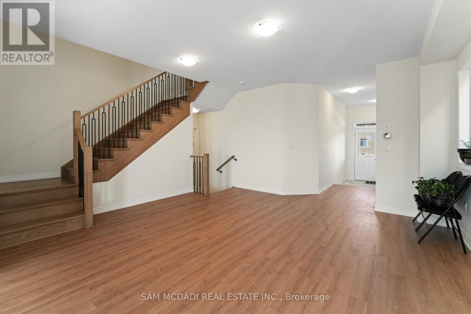 37 Southbury Manor (Upper) Drive, Caledon, Ontario L7E 1X7 - Photo 7 - W12595996