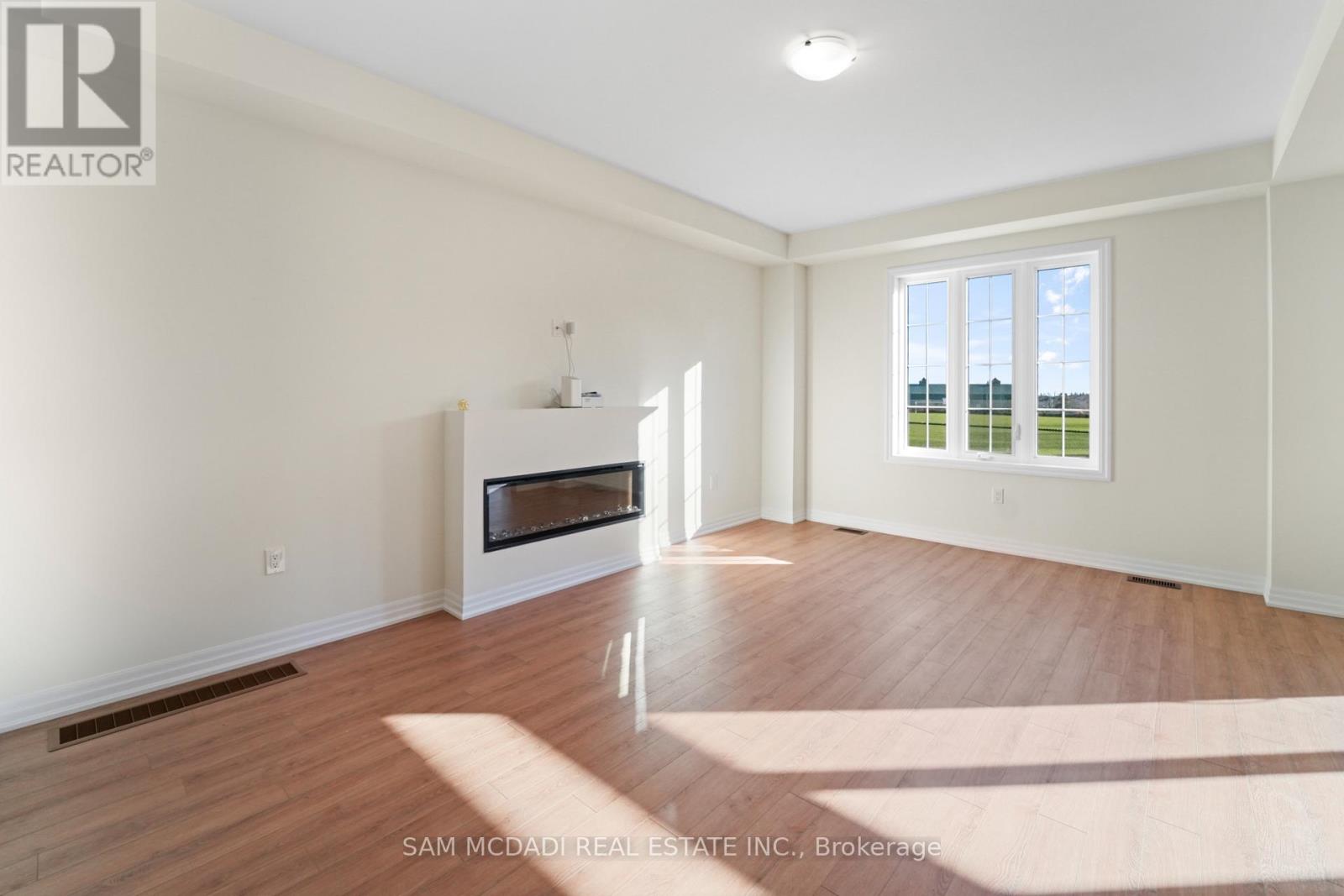 37 Southbury Manor (Upper) Drive, Caledon, Ontario L7E 1X7 - Photo 9 - W12595996