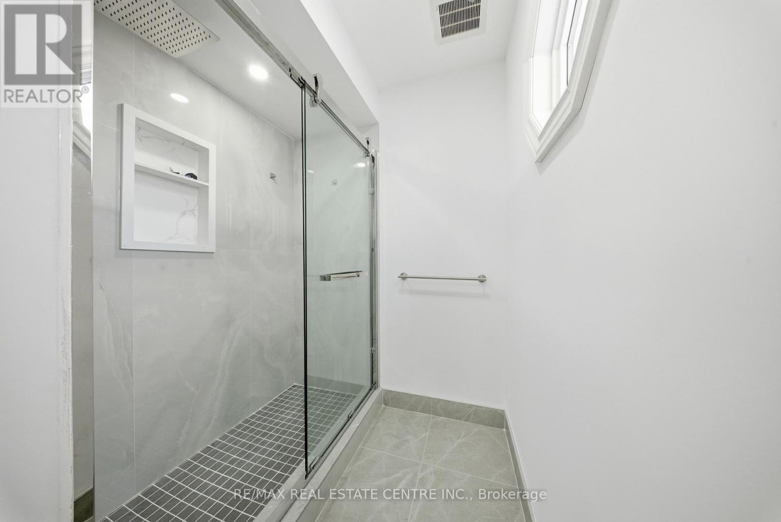 3316 Lady Slipper Court, Mississauga, Ontario  L5N 6A9 - Photo 28 - W12595972