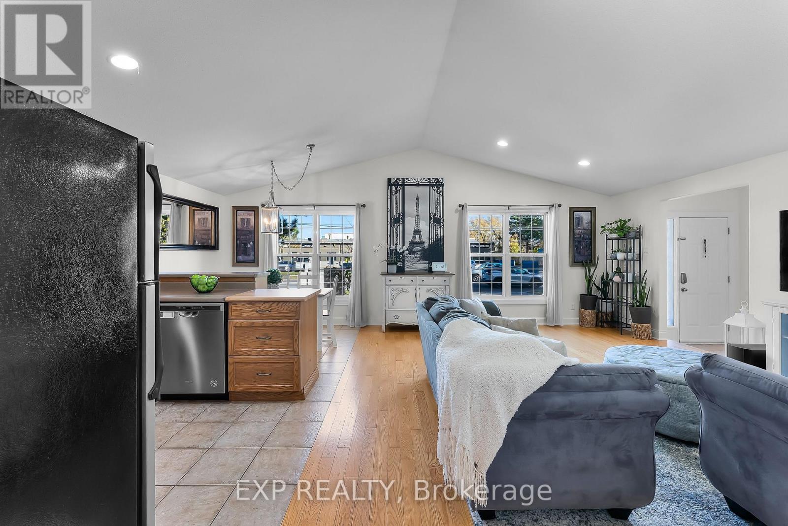 7321 Dorchester Road, Niagara Falls, Ontario  L2G 5V8 - Photo 5 - X12596020