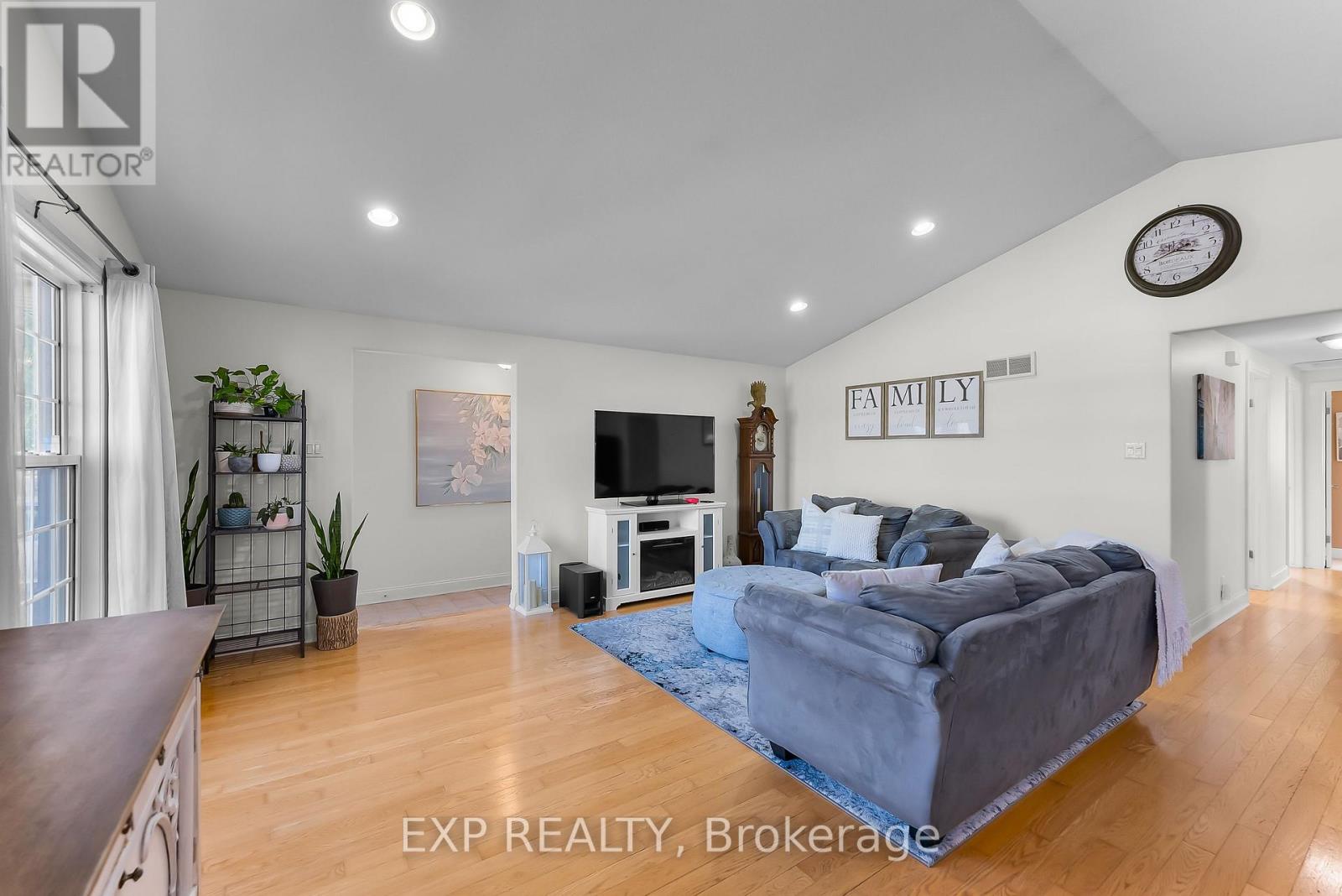 7321 Dorchester Road, Niagara Falls, Ontario  L2G 5V8 - Photo 8 - X12596020