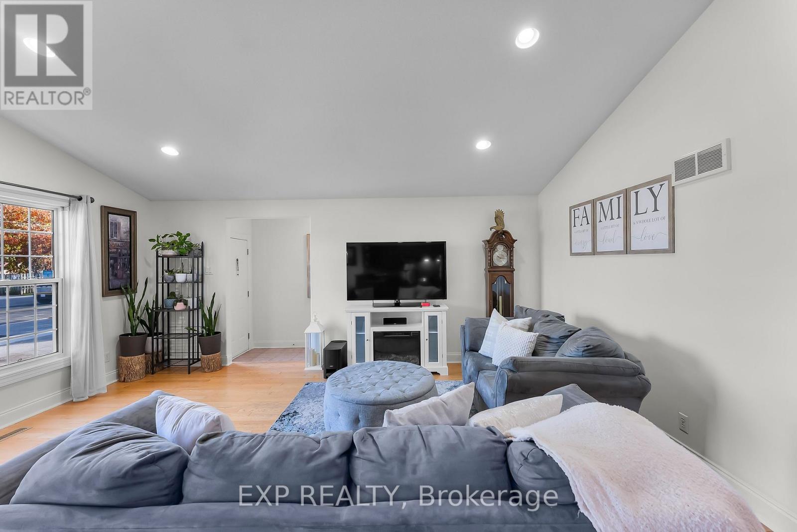 7321 Dorchester Road, Niagara Falls, Ontario  L2G 5V8 - Photo 9 - X12596020