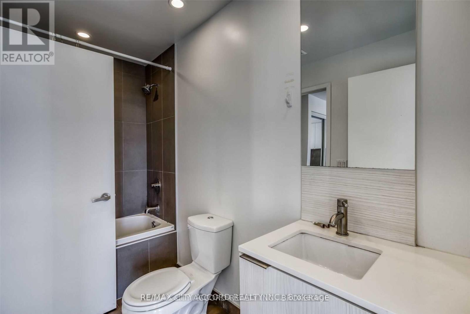 802 - 170 Sumach Street, Toronto, Ontario  M5A 3K3 - Photo 6 - C12596048