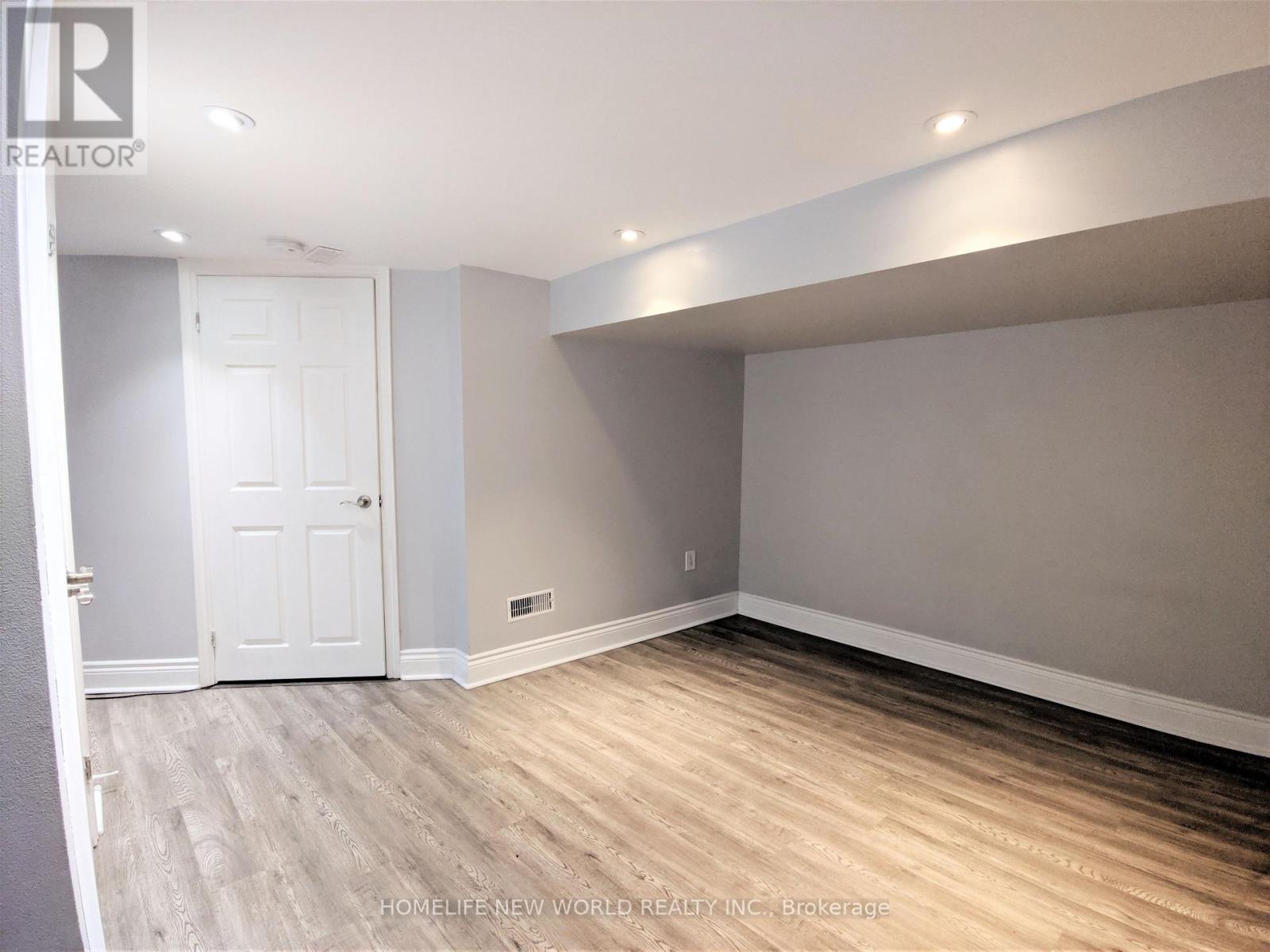 Bsmt - 252 Greenwood Avenue, Toronto, Ontario M4L 2R3 - Photo 5 - E12596072