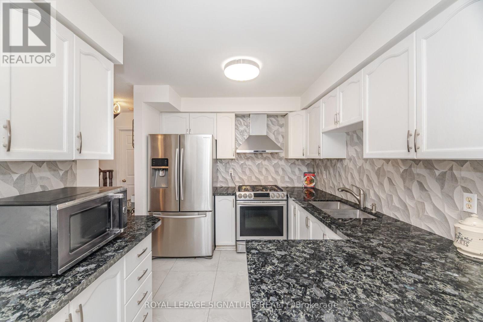 184 Lindenshire Avenue, Vaughan, Ontario  L6A 2X4 - Photo 17 - N12596022