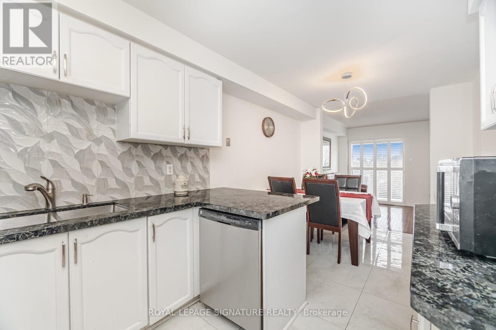 184 Lindenshire Avenue, Vaughan, Ontario  L6A 2X4 - Photo 18 - N12596022