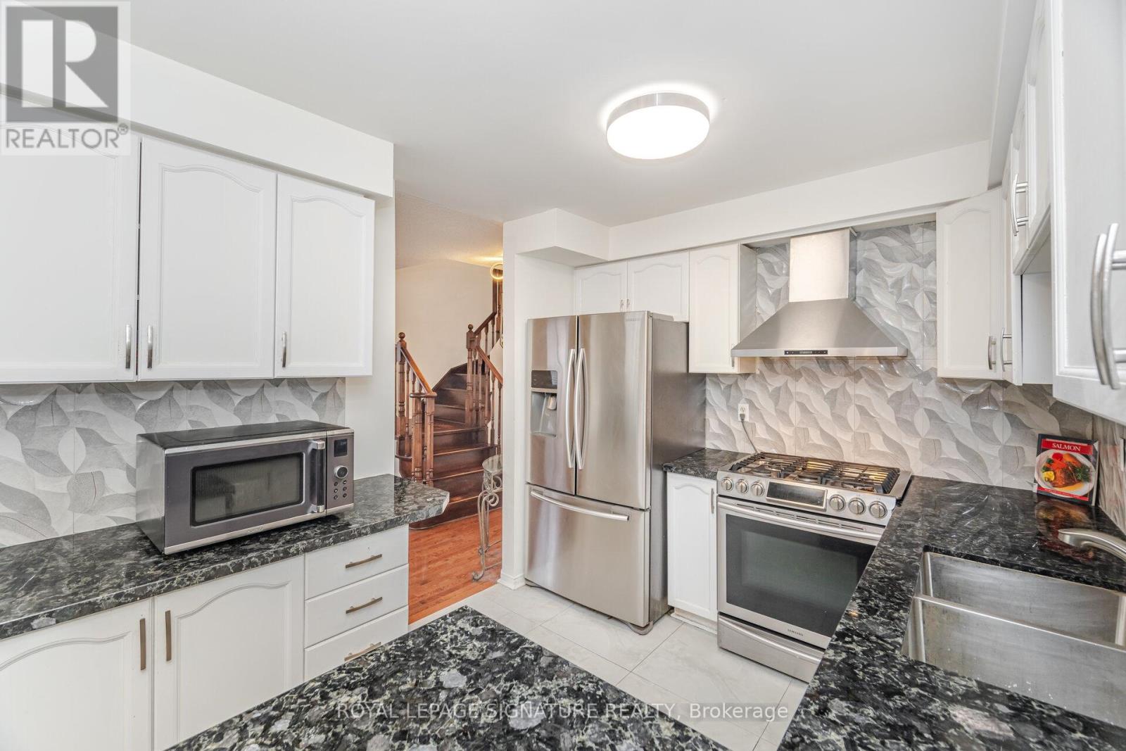 184 Lindenshire Avenue, Vaughan, Ontario  L6A 2X4 - Photo 19 - N12596022