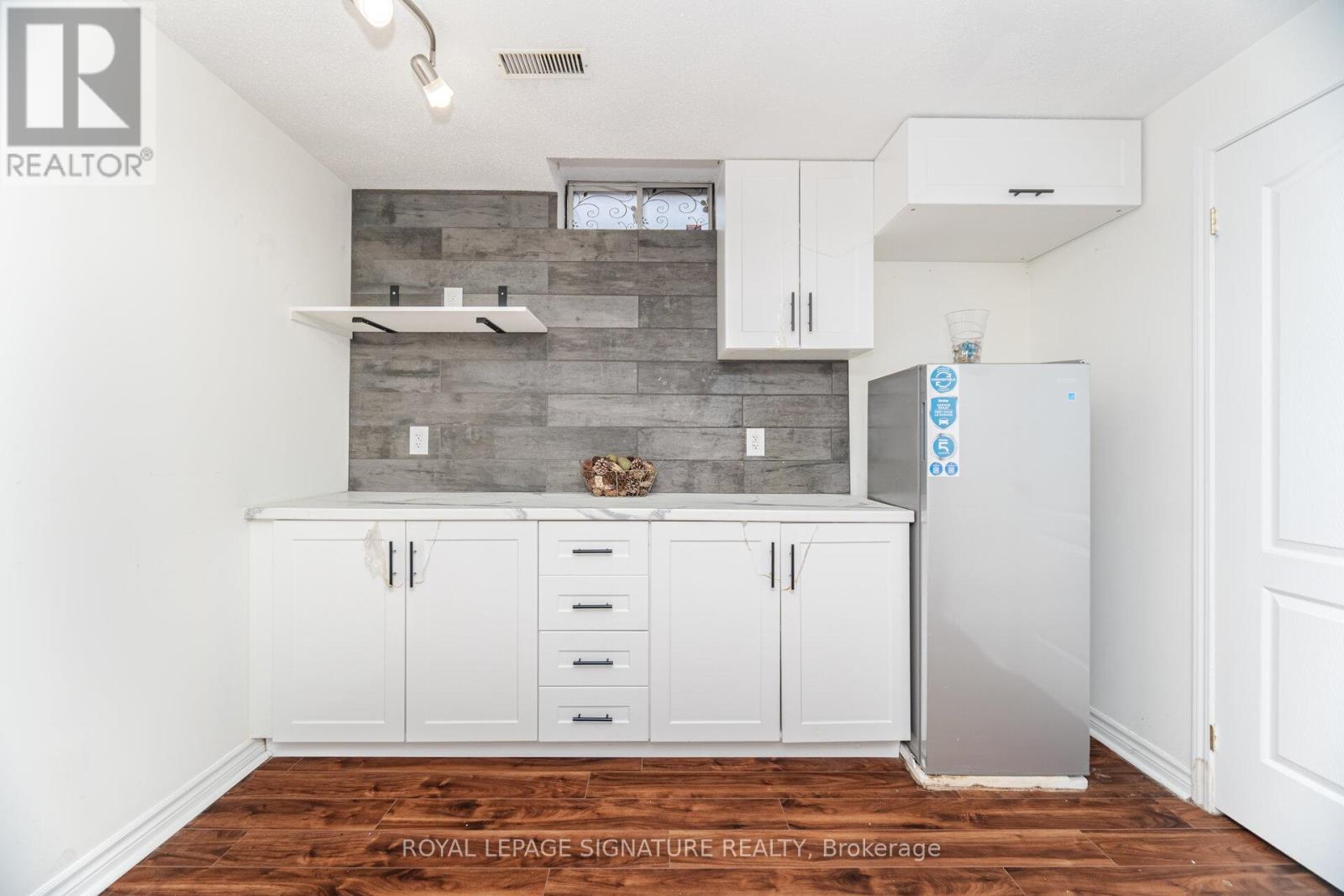 184 Lindenshire Avenue, Vaughan, Ontario  L6A 2X4 - Photo 37 - N12596022