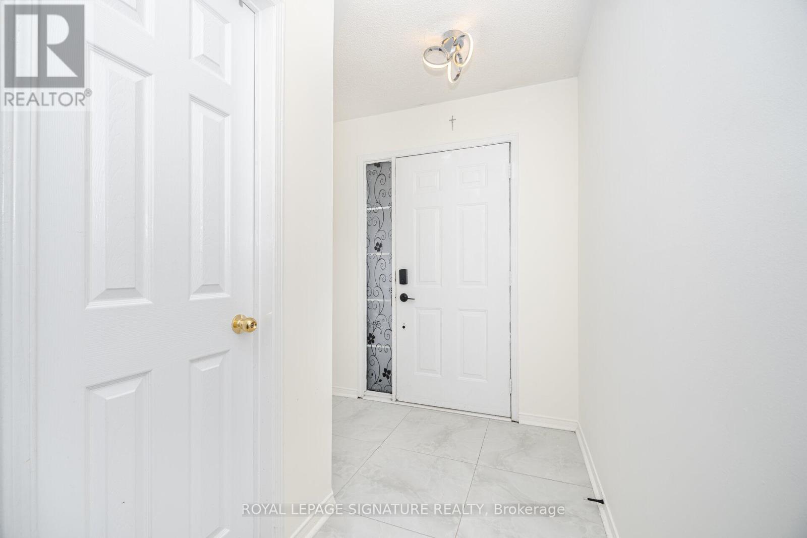 184 Lindenshire Avenue, Vaughan, Ontario  L6A 2X4 - Photo 6 - N12596022