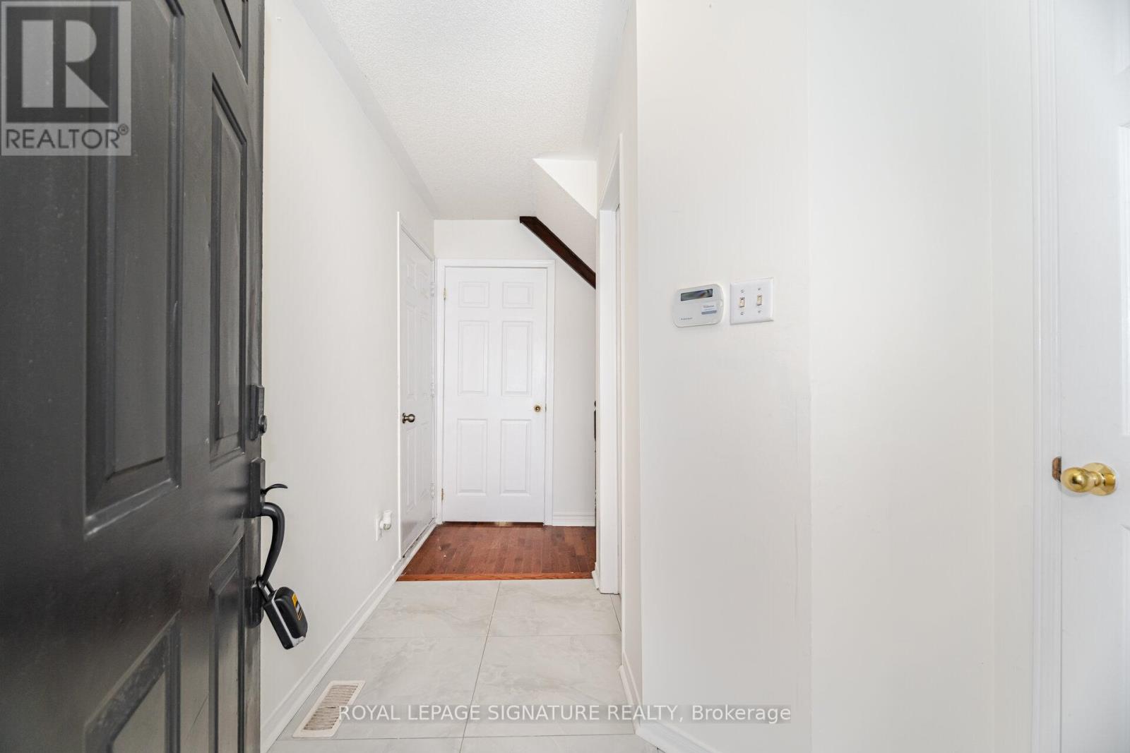 184 Lindenshire Avenue, Vaughan, Ontario  L6A 2X4 - Photo 7 - N12596022