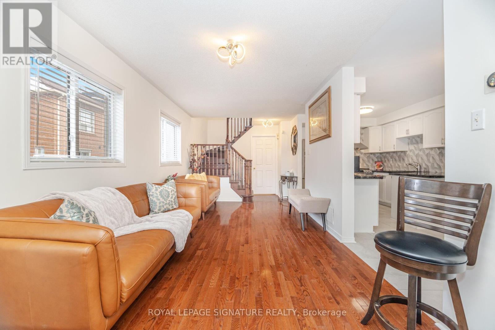 184 Lindenshire Avenue, Vaughan, Ontario  L6A 2X4 - Photo 8 - N12596022