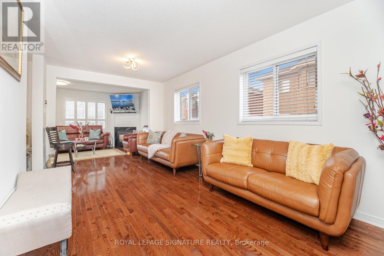 184 Lindenshire Avenue, Vaughan, Ontario  L6A 2X4 - Photo 9 - N12596022