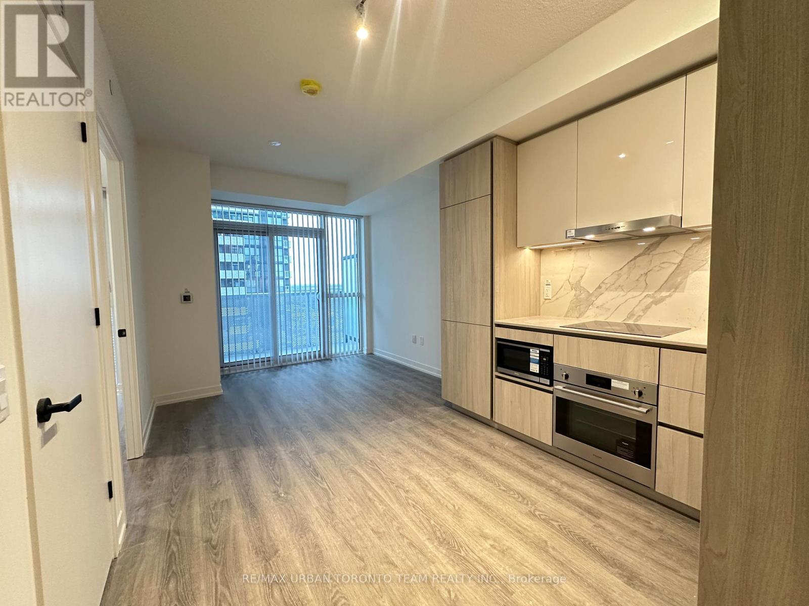 3815 - 8 Interchange Way, Vaughan, Ontario  L4K 5Z7 - Photo 2 - N12596036