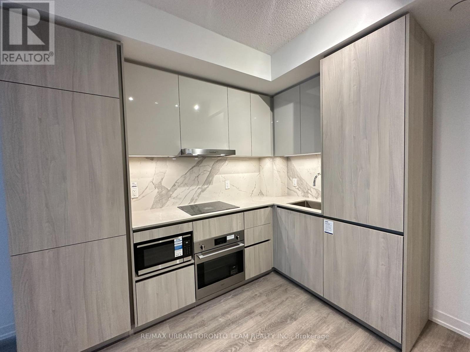 3815 - 8 Interchange Way, Vaughan, Ontario  L4K 5Z7 - Photo 3 - N12596036