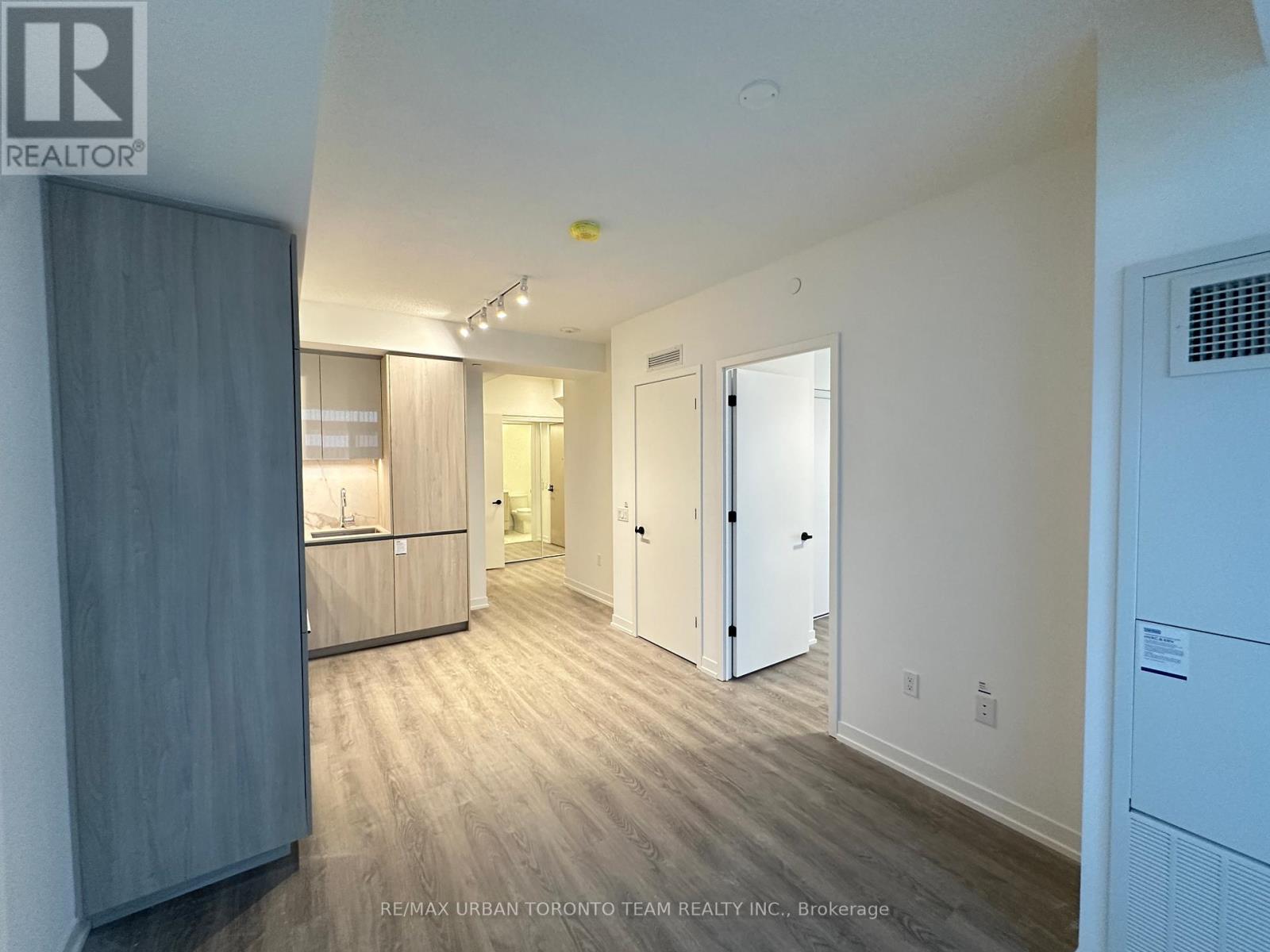 3815 - 8 Interchange Way, Vaughan, Ontario  L4K 5Z7 - Photo 5 - N12596036