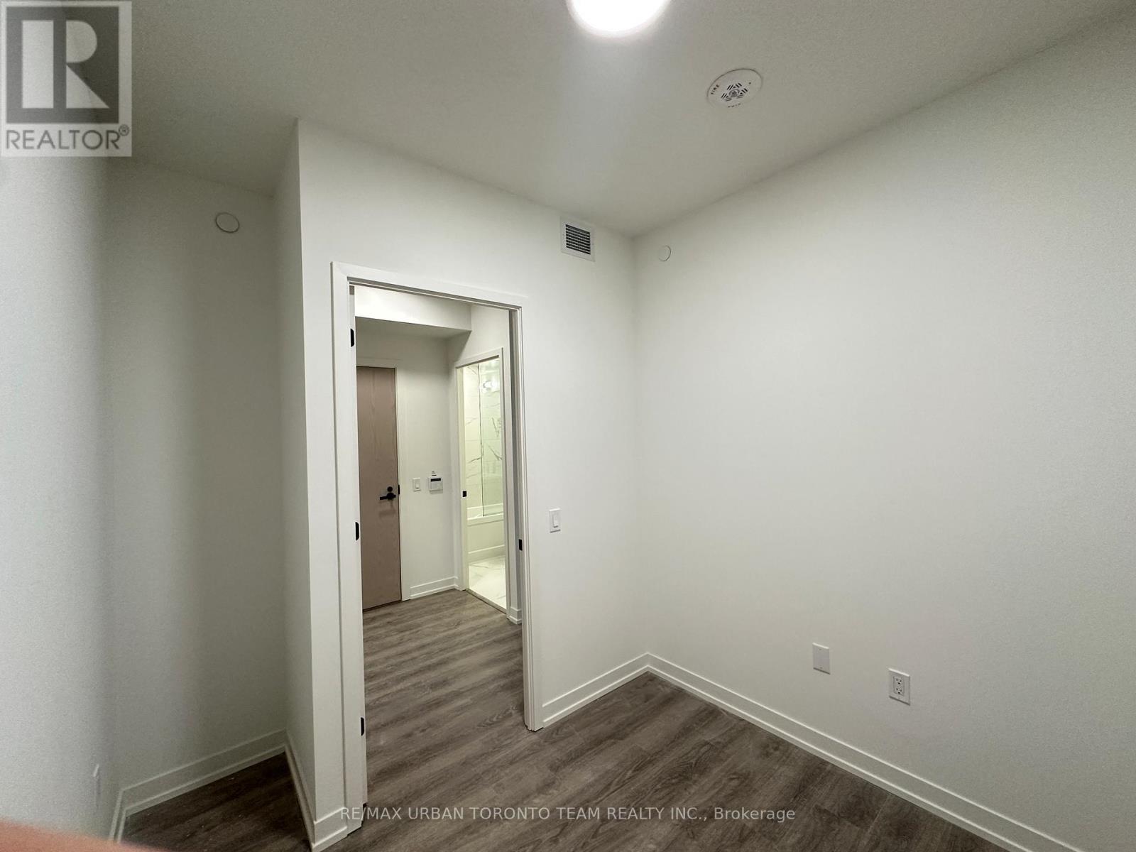 3815 - 8 Interchange Way, Vaughan, Ontario  L4K 5Z7 - Photo 9 - N12596036