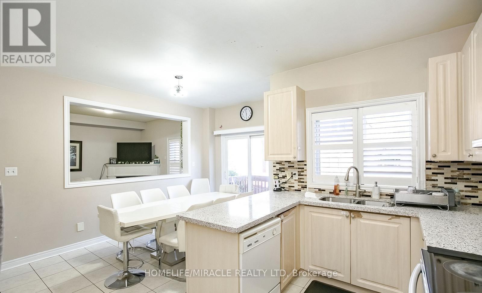 20 Oblate Crescent, Brampton, Ontario L6Y 0K2 - Photo 16 - W12596028