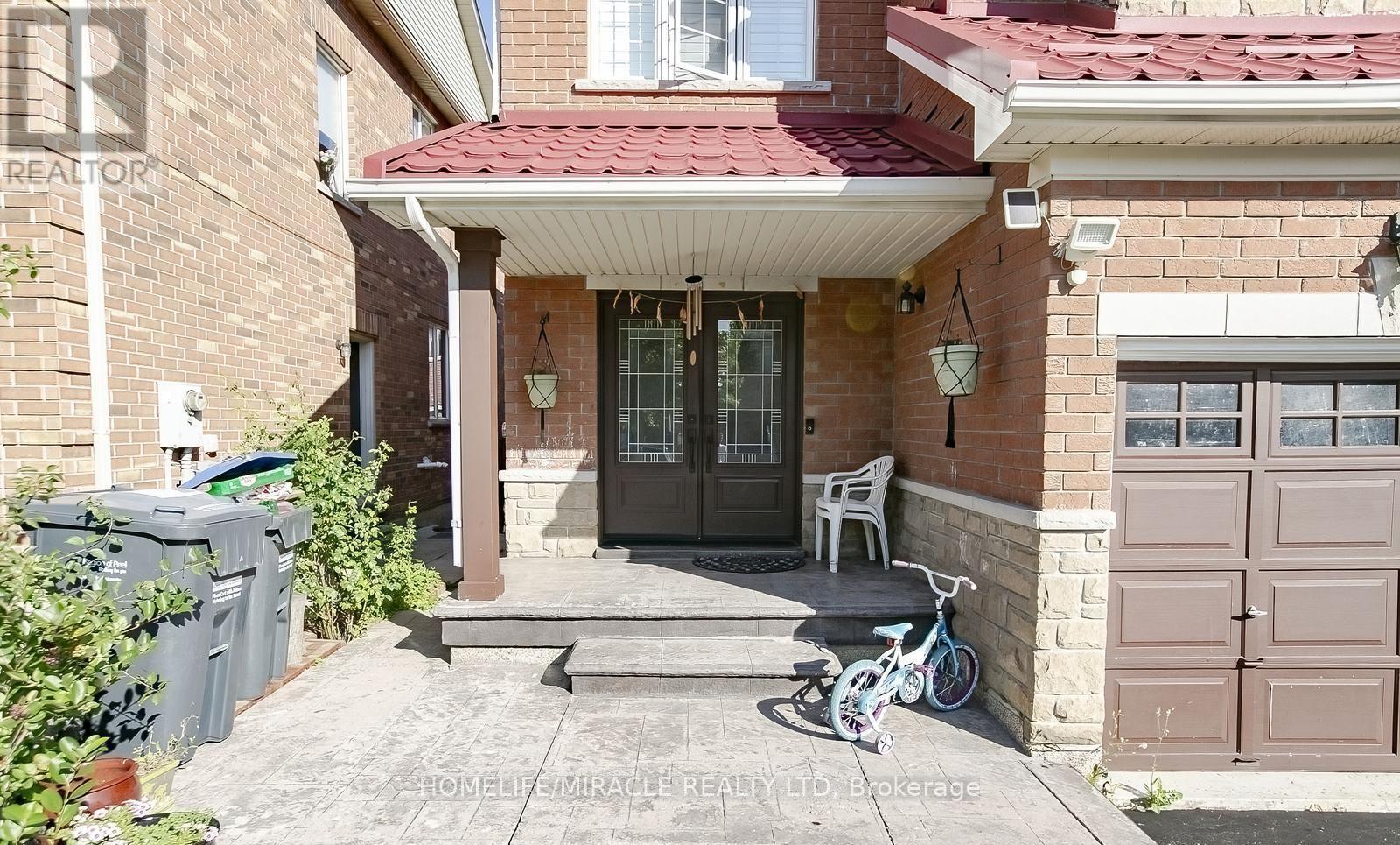 20 Oblate Crescent, Brampton, Ontario L6Y 0K2 - Photo 3 - W12596028