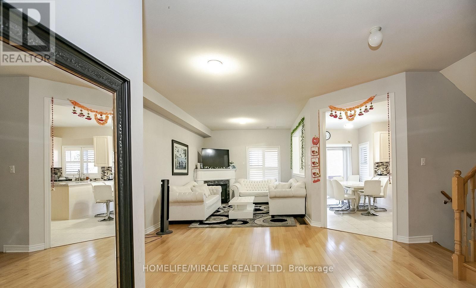 20 Oblate Crescent, Brampton, Ontario L6Y 0K2 - Photo 5 - W12596028