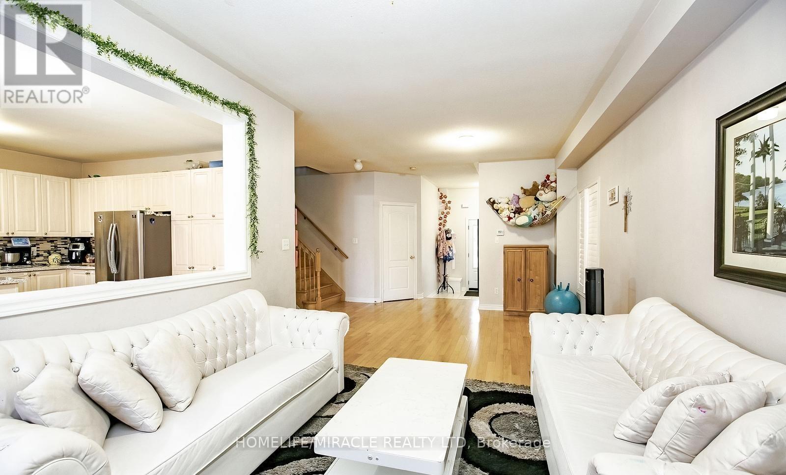 20 Oblate Crescent, Brampton, Ontario L6Y 0K2 - Photo 9 - W12596028