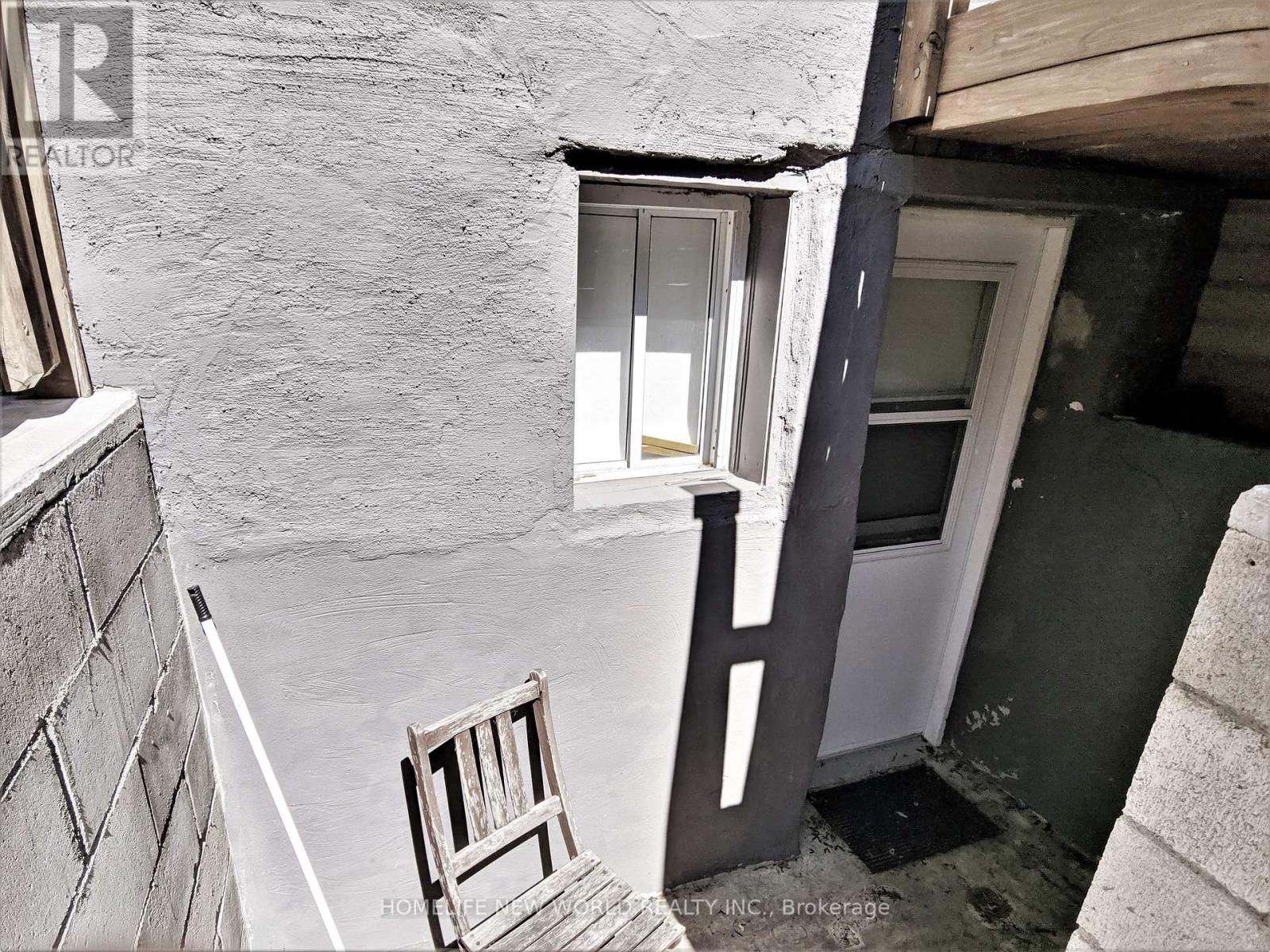 Bsmt - 252 Greenwood Avenue, Toronto, Ontario M4L 2R3 - Photo 8 - E12596072