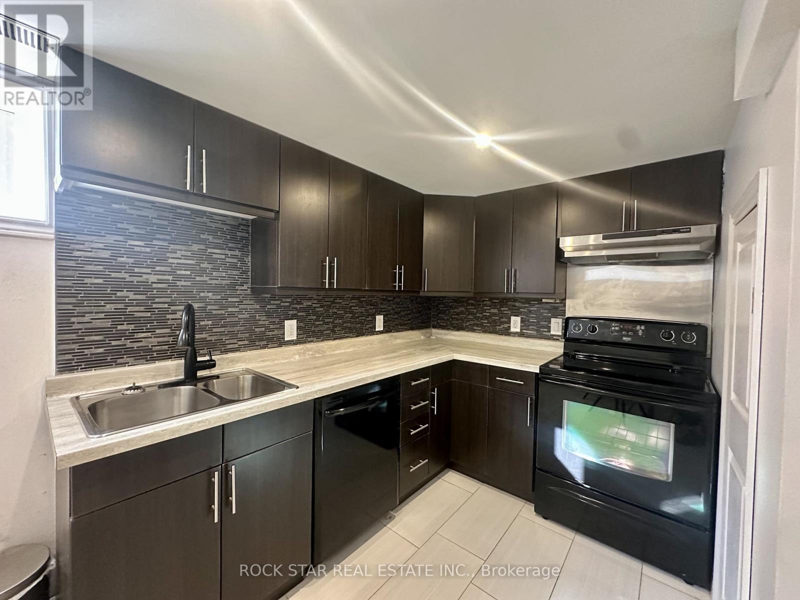 BASEMENT - 38 CLARENDON AVENUE, Hamilton, Ontario