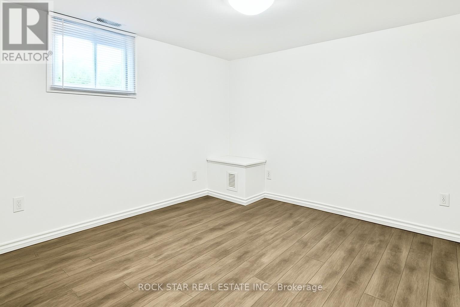 Basement - 38 Clarendon Avenue, Hamilton, Ontario L9A 3A1 - Photo 9 - X12596032