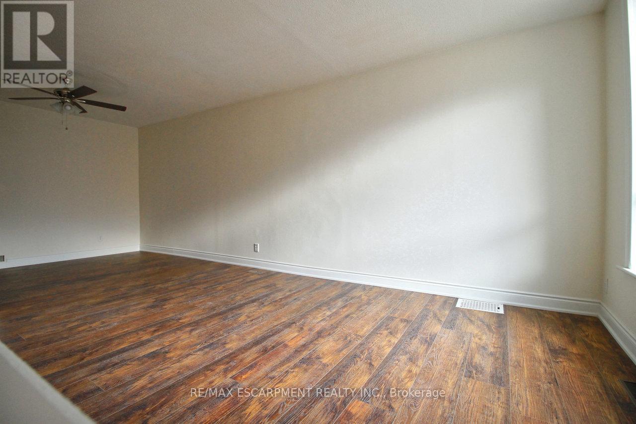 49 Nightingale Street, Hamilton, Ontario  L8L 1R7 - Photo 9 - X12596074