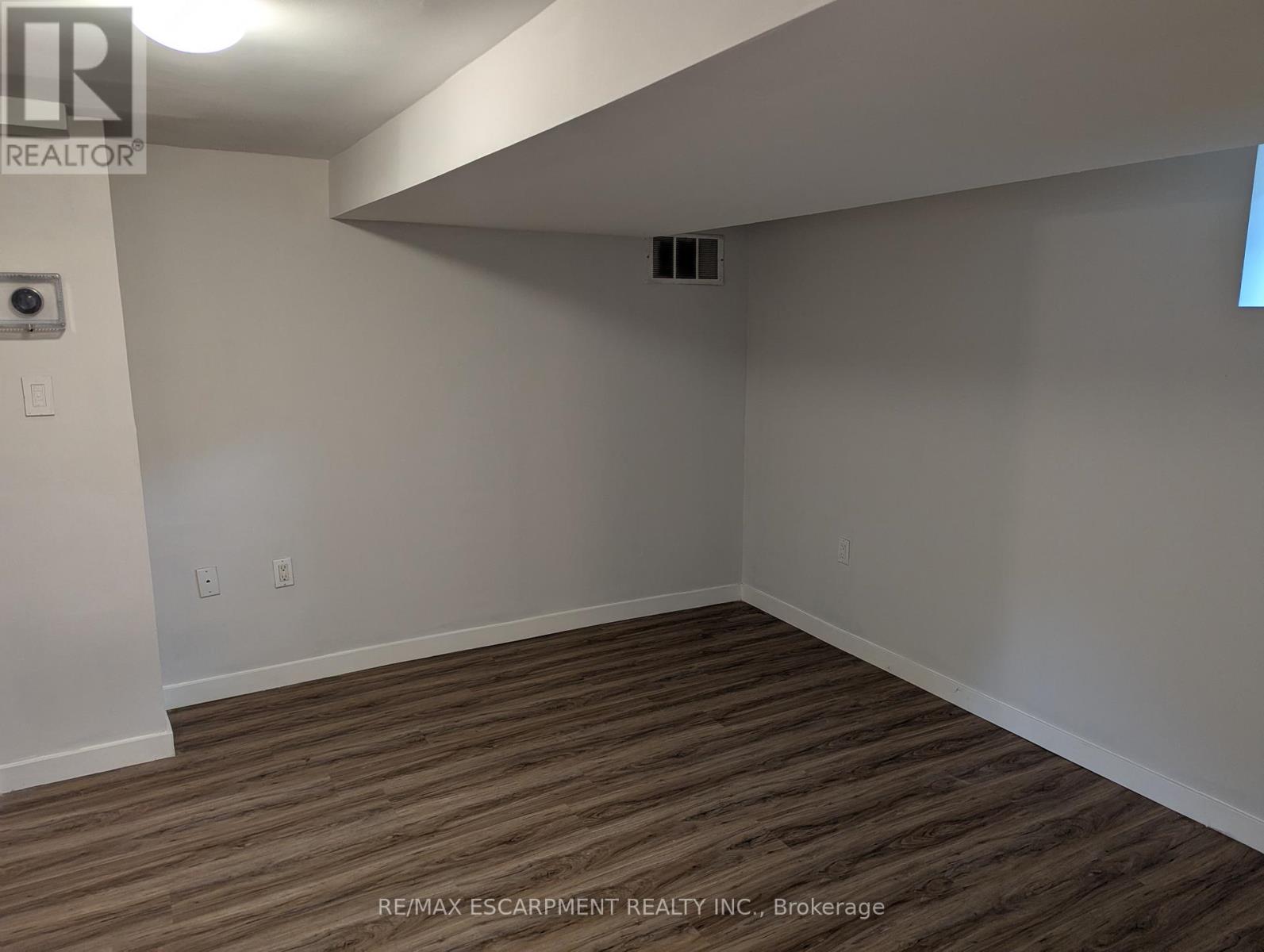 5 - Rm 2 - 63 Pelham Road, St. Catharines, Ontario L2S 1R6 - Photo 2 - X12596076