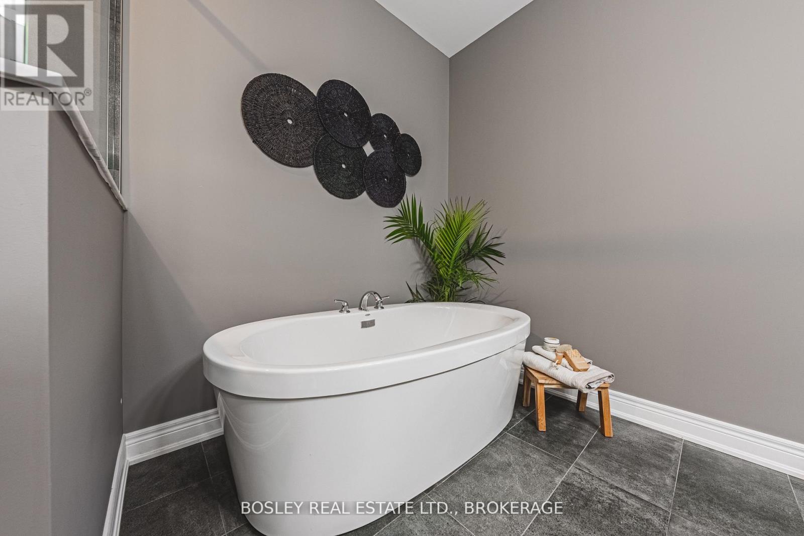 10 - 2848 King Street, Lincoln (Lincoln-Jordan/vineland), Ontario  L0R 1S0 - Photo 31 - X12596116