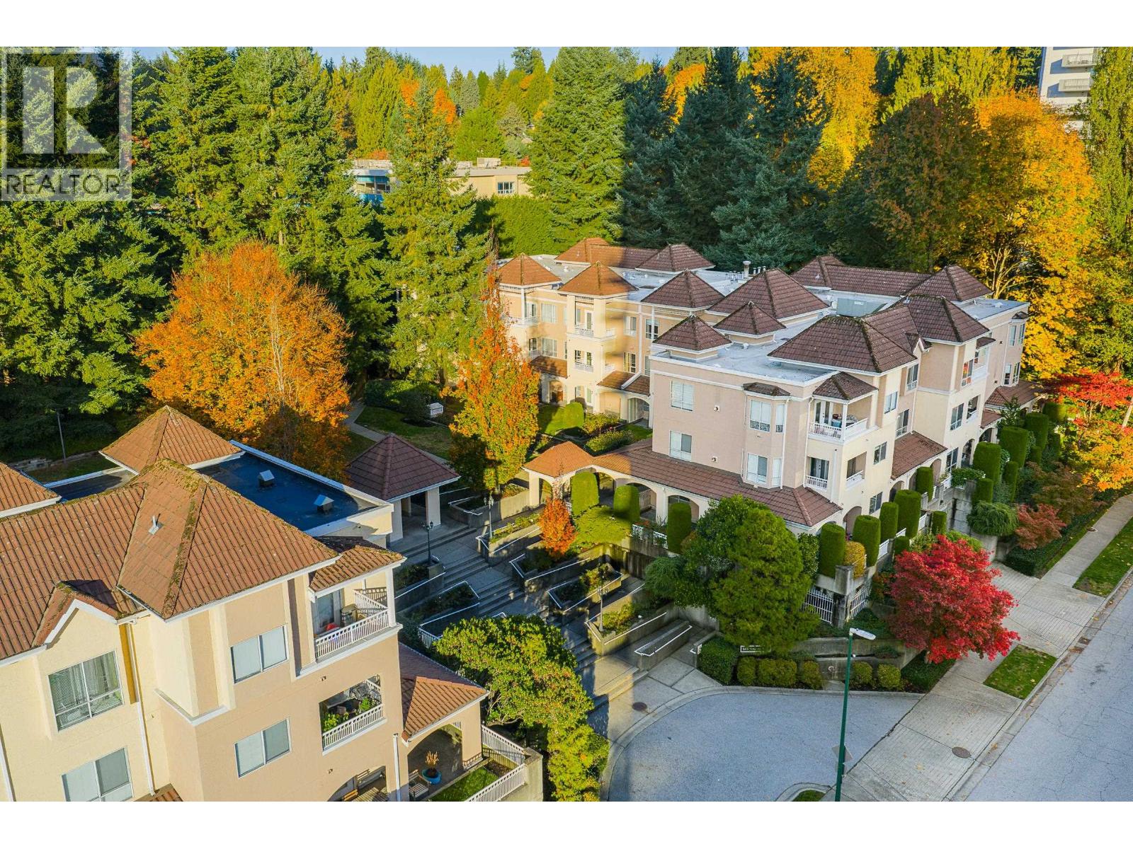 107 515 Whiting Way, Coquitlam, British Columbia  V3J 7W9 - Photo 2 - R3071679