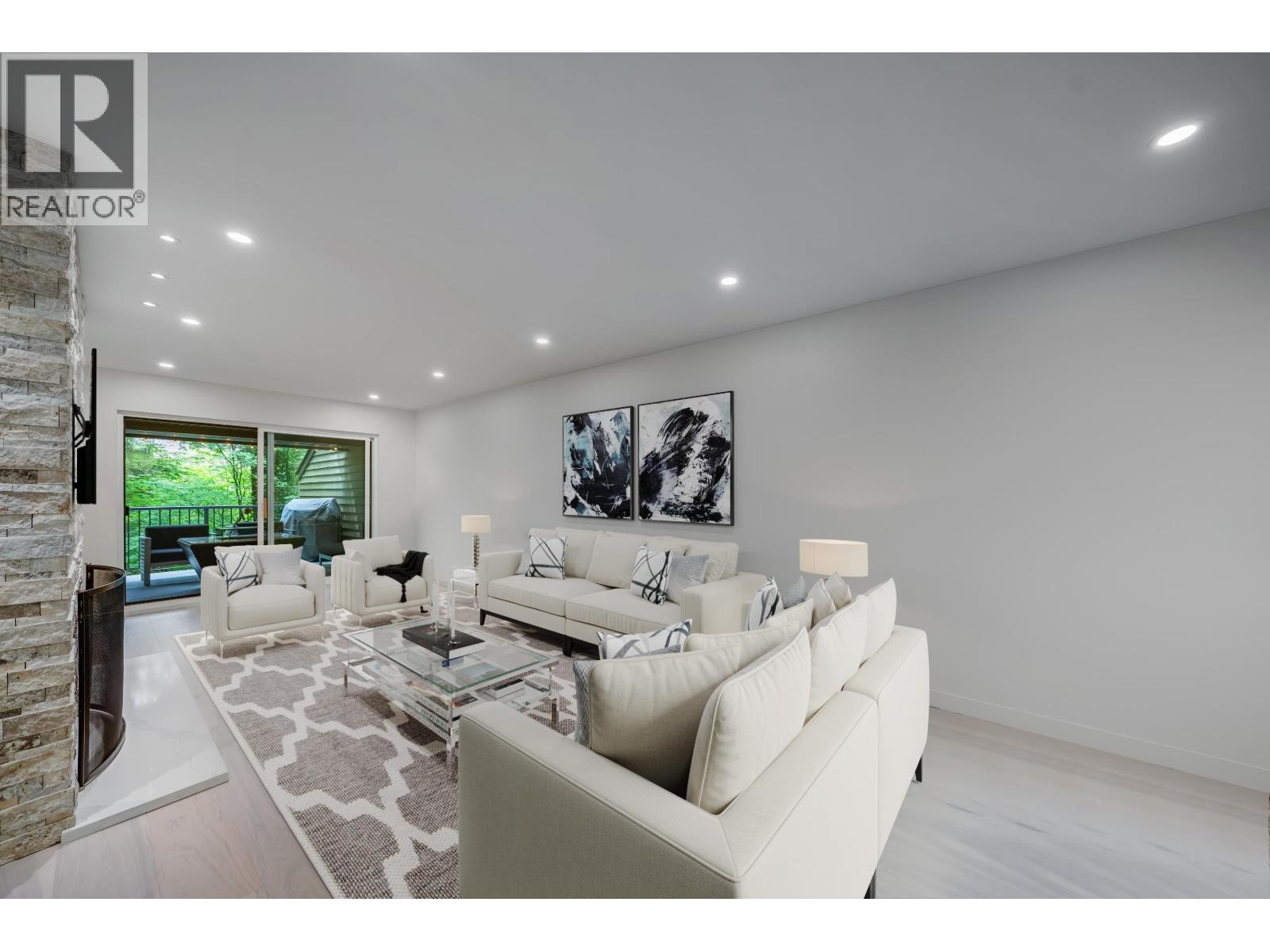 867 Frederick Road, North Vancouver, British Columbia  V7K 2Y5 - Photo 3 - R3071698