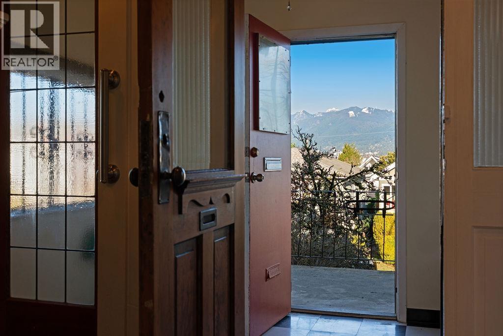 2130 Parker Street, Vancouver, British Columbia  V5L 2L7 - Photo 4 - R3071699