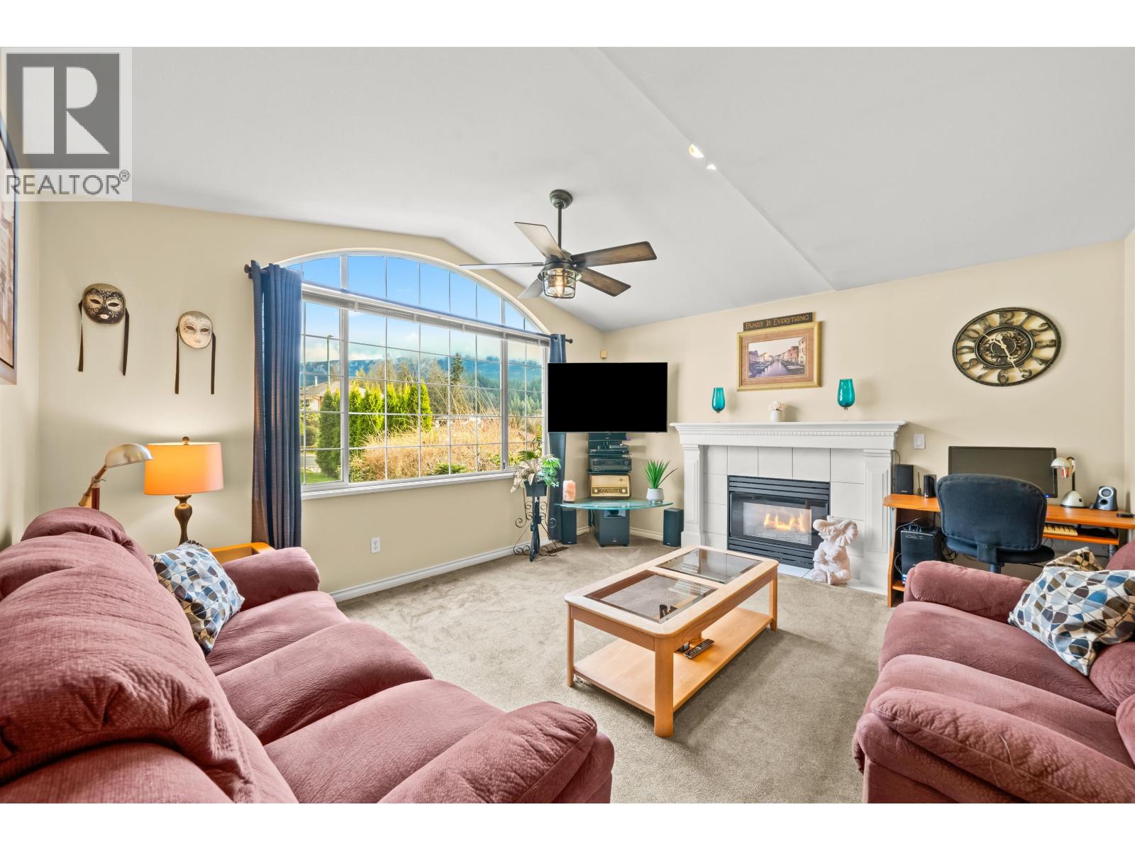 3302 Robson Drive, Coquitlam, British Columbia  V3E 2X8 - Photo 2 - R3071700