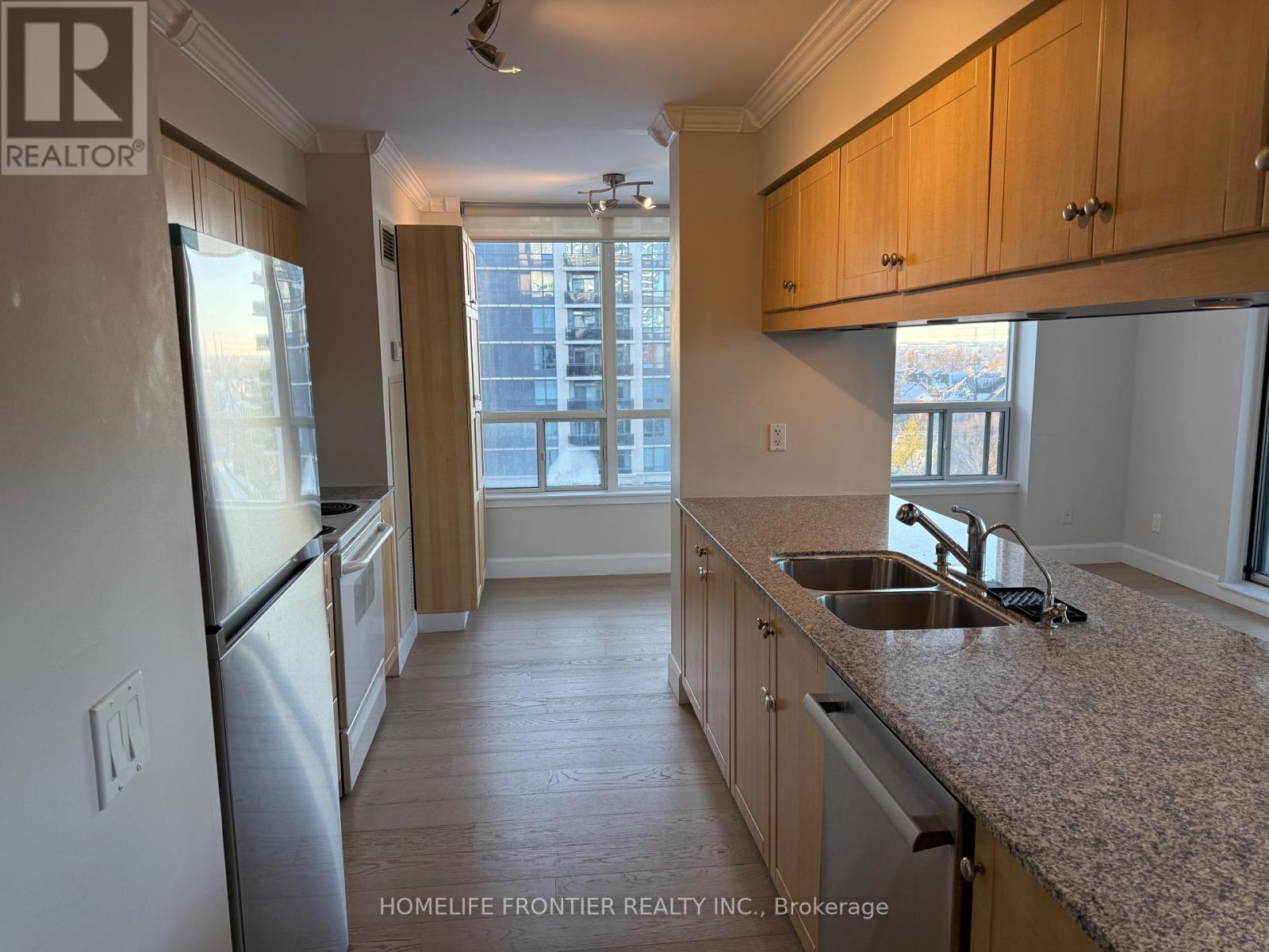 512 - 50 Disera Drive, Vaughan, Ontario  L4J 9E9 - Photo 2 - N12596118