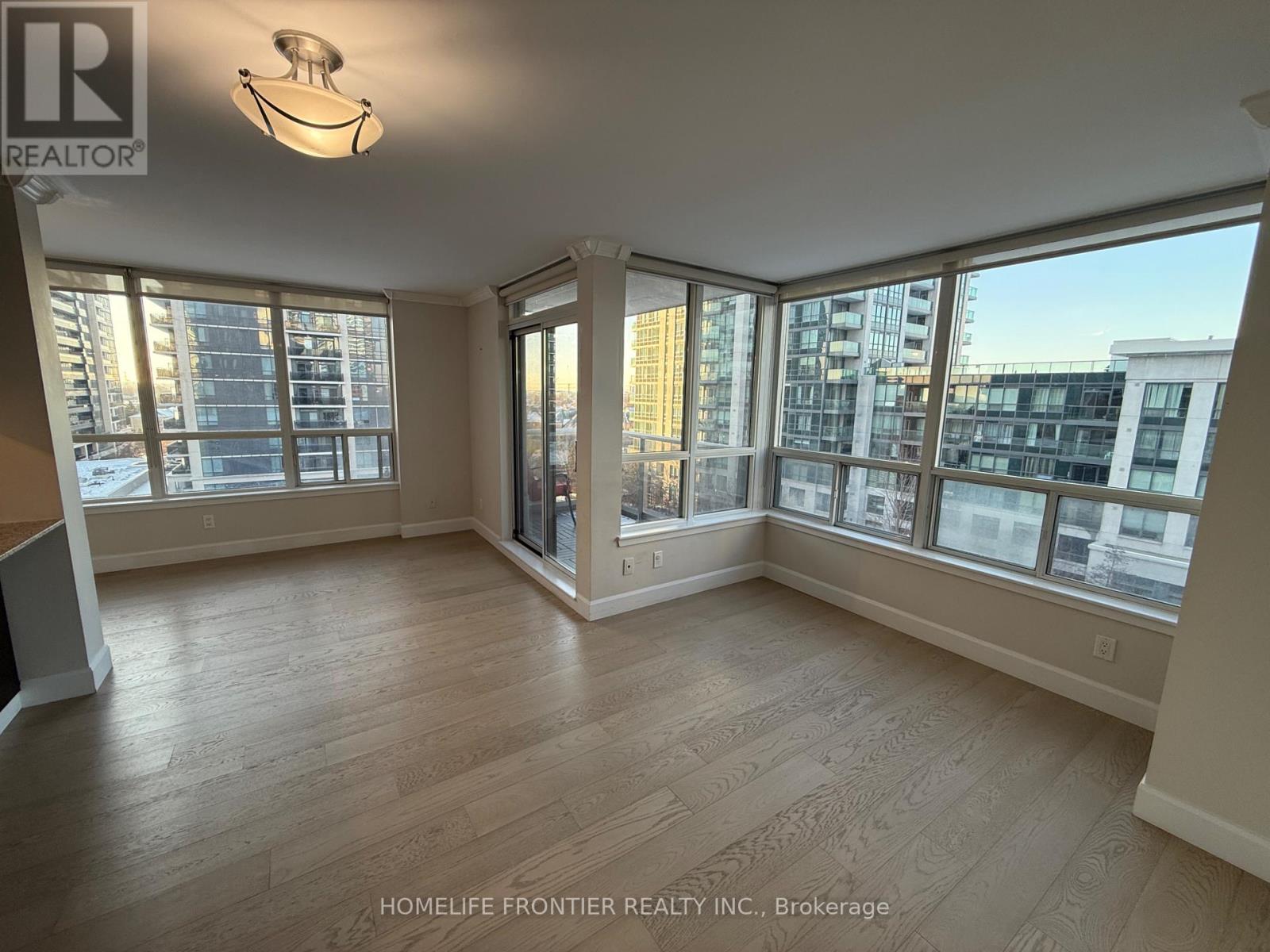 512 - 50 Disera Drive, Vaughan, Ontario  L4J 9E9 - Photo 4 - N12596118