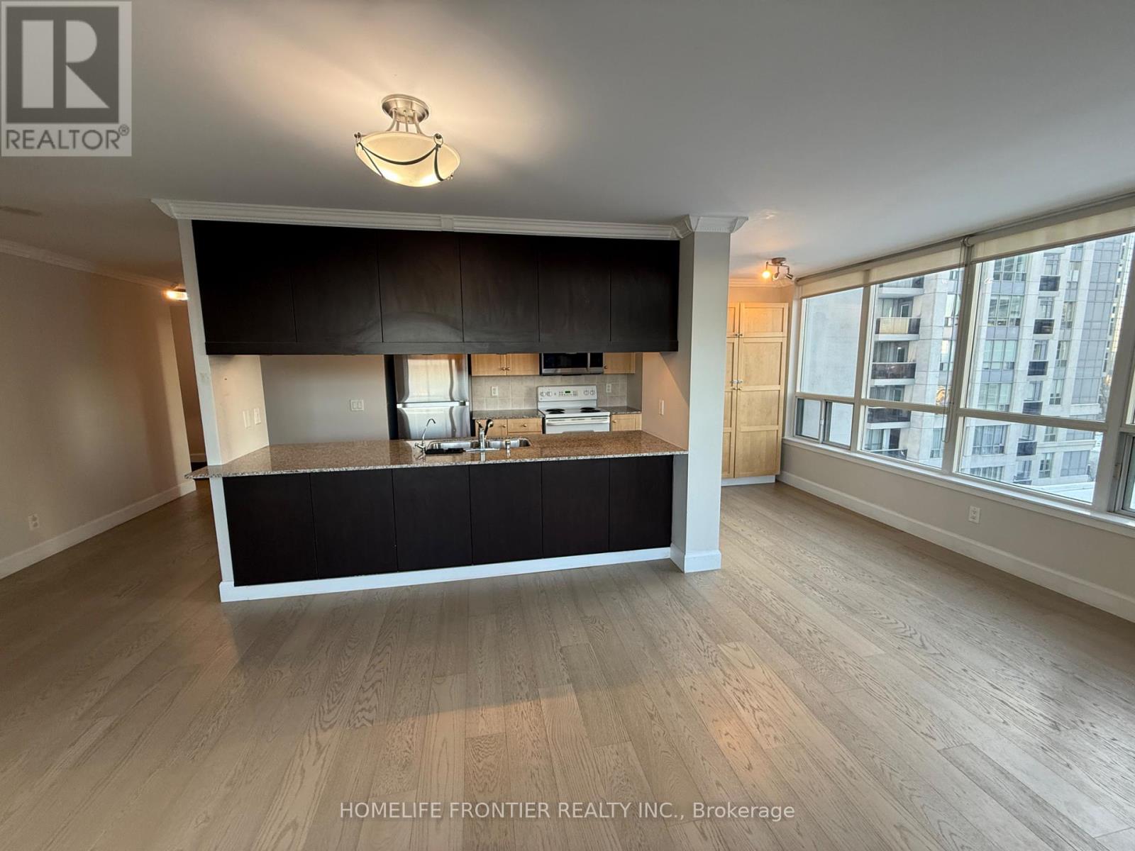 512 - 50 Disera Drive, Vaughan, Ontario  L4J 9E9 - Photo 5 - N12596118