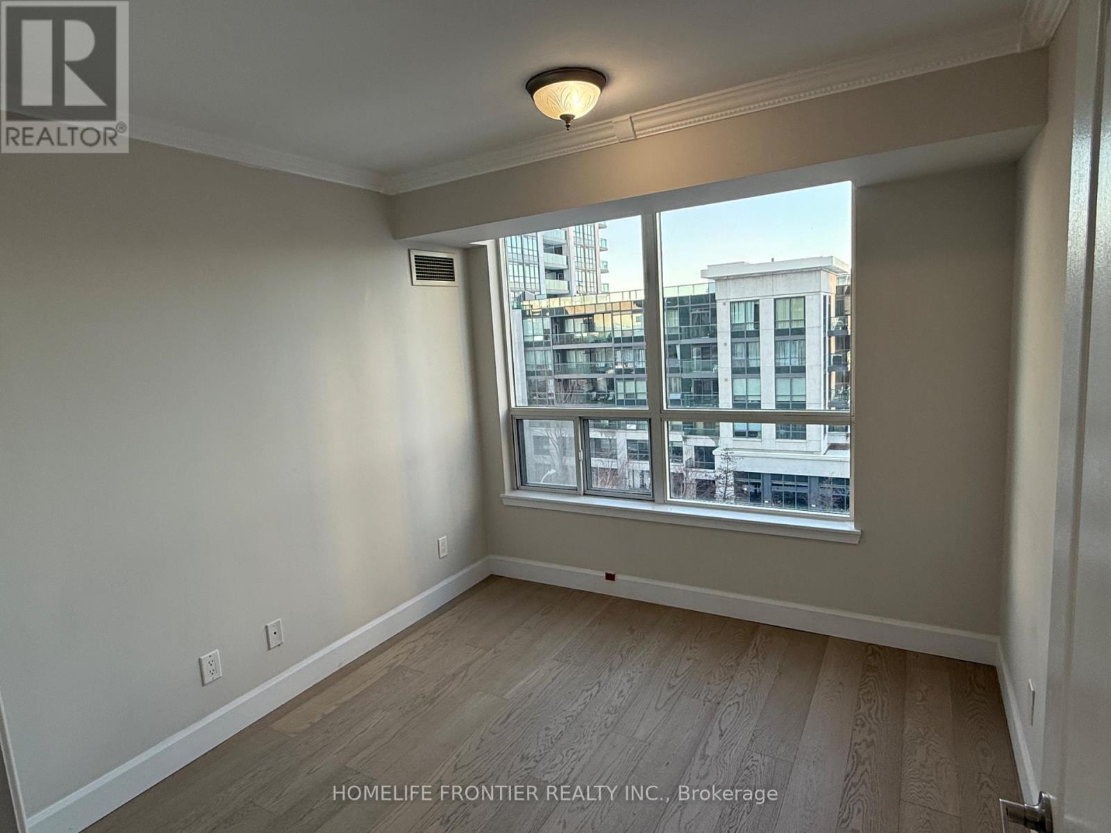 512 - 50 Disera Drive, Vaughan, Ontario  L4J 9E9 - Photo 9 - N12596118