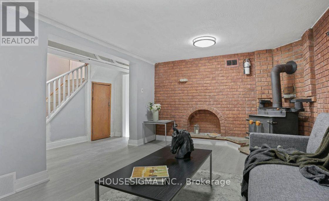 90a Bicknell Avenue, Toronto, Ontario M6M 4G7 - Photo 18 - W12596110