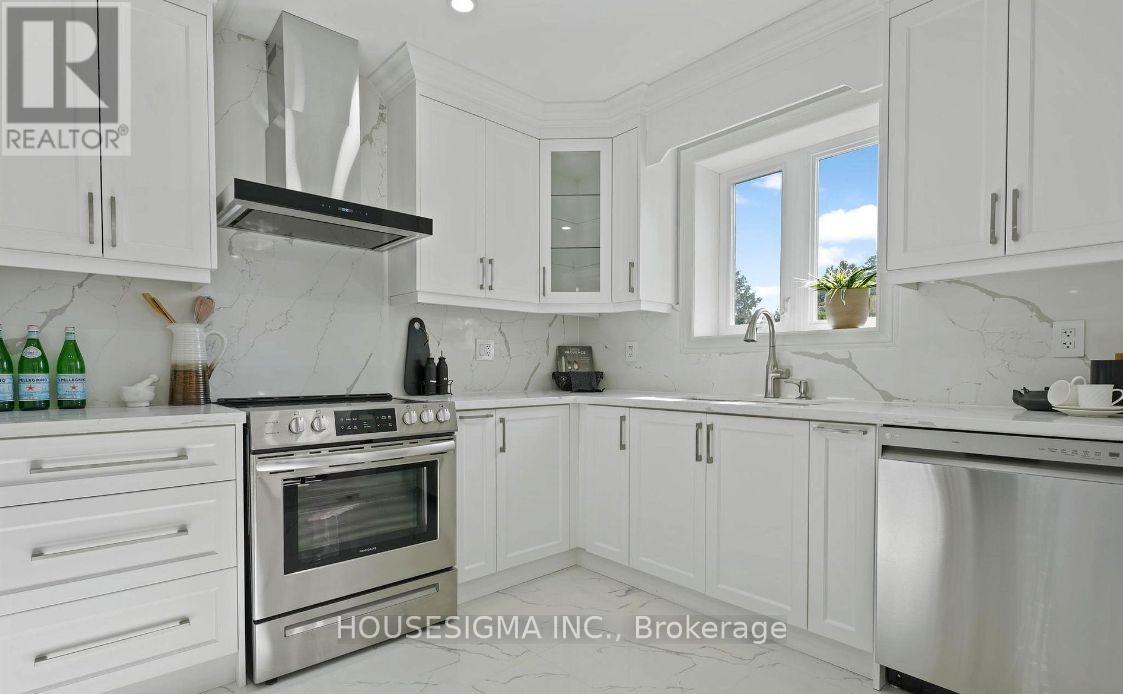 90a Bicknell Avenue, Toronto, Ontario M6M 4G7 - Photo 9 - W12596110