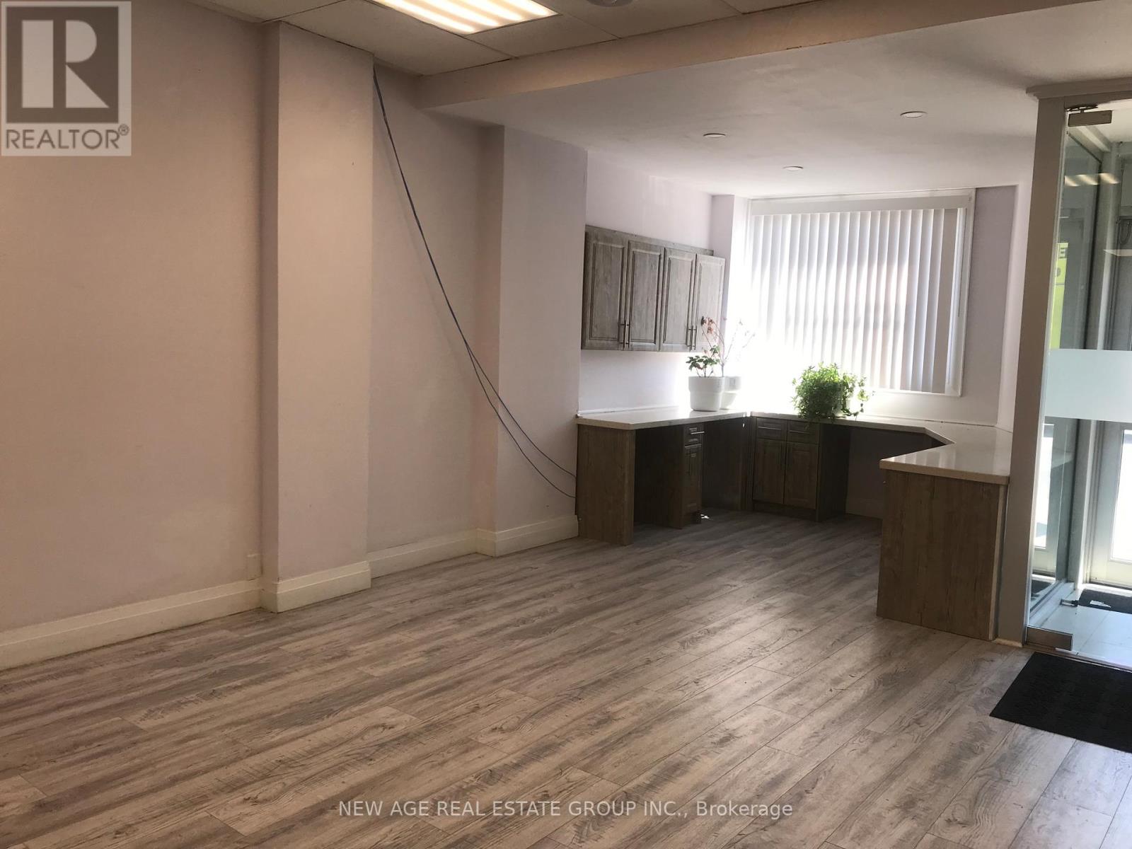 279 Kenilworth Avenue N, Hamilton, Ontario L8H 2W1 - Photo 4 - X12596102