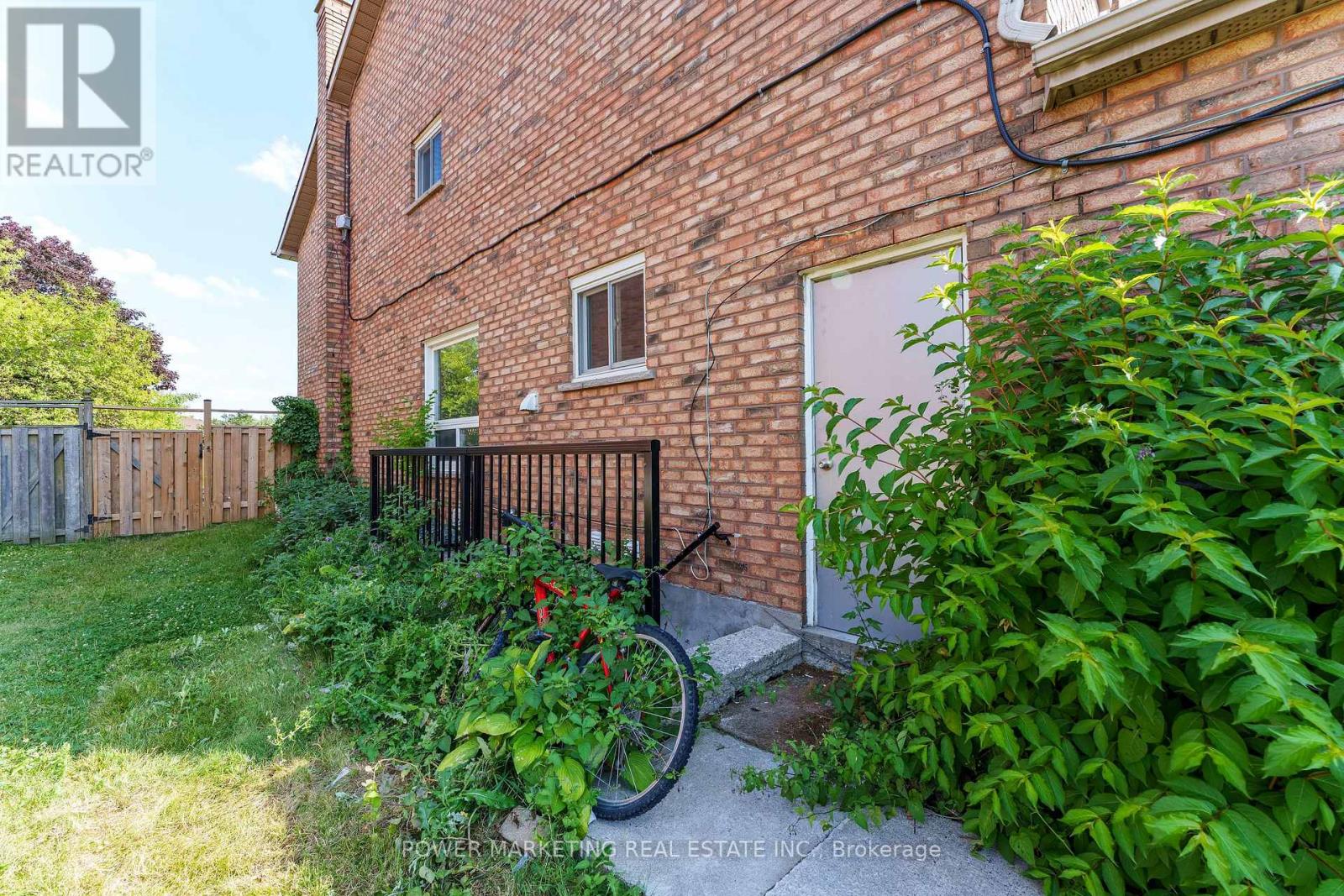 3 Newbury Crescent, Brampton, Ontario L6S 5L7 - Photo 37 - W12588876