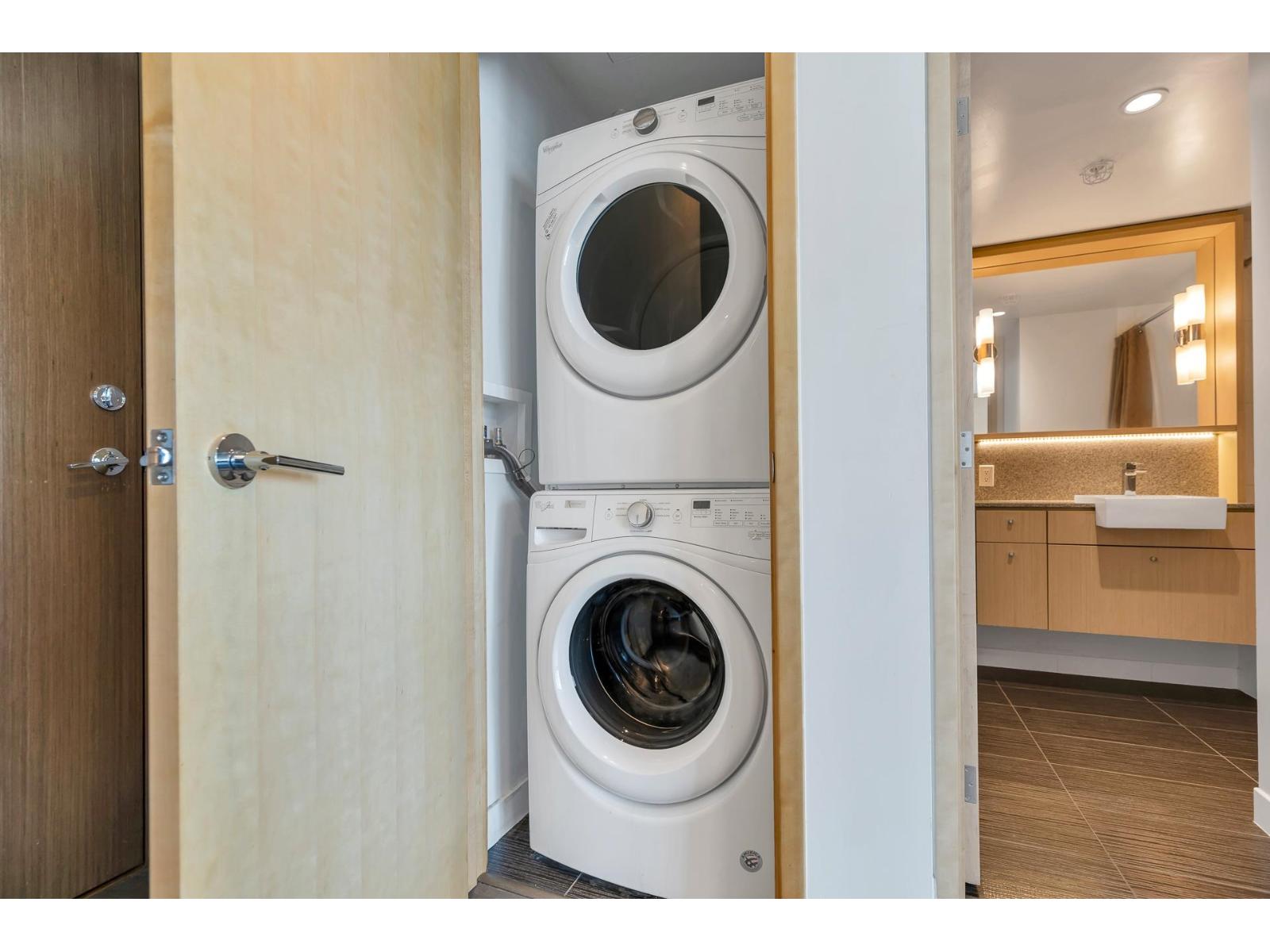 1607 13495 Central Avenue, Surrey, British Columbia  V3T 0K2 - Photo 19 - R3068218