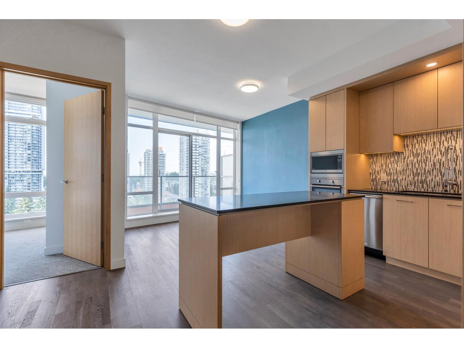 1607 13495 Central Avenue, Surrey, British Columbia  V3T 0K2 - Photo 3 - R3068218